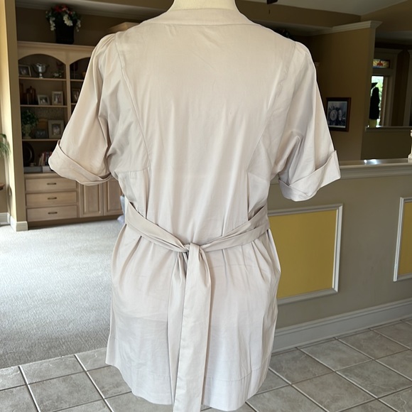 BCBGMAXAZRIA Cream Top Size Medium M - Picture 5 of 8